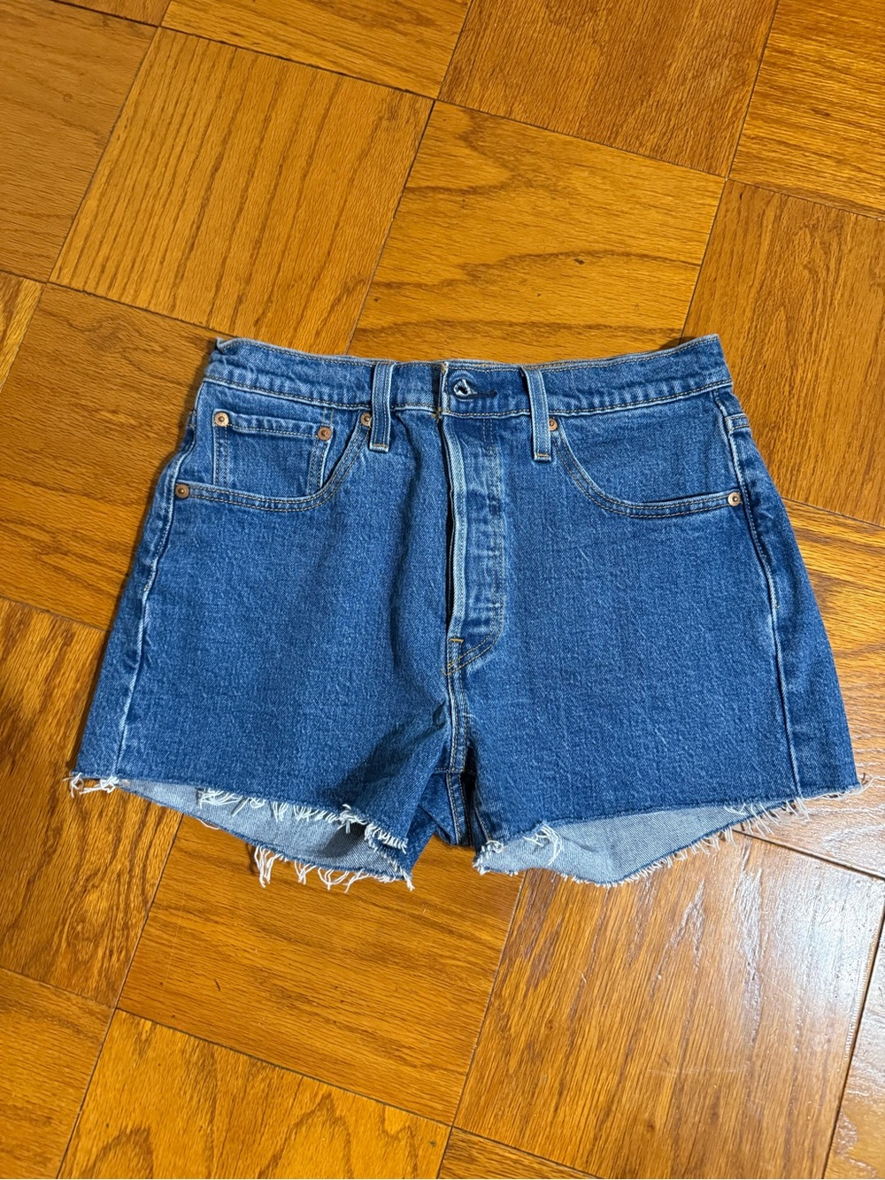 💖Super cute 💖 adorable 💖 Levi’s Strauss 💖 cut off  💖 Levi’s 💖 shorts 💖 EUC 💖 501